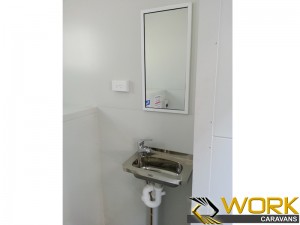 shower-toilet-laundry-12  