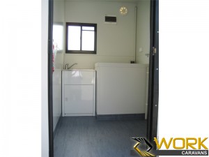 shower-toilet-laundry-16  