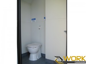 shower-toilet-laundry-17  